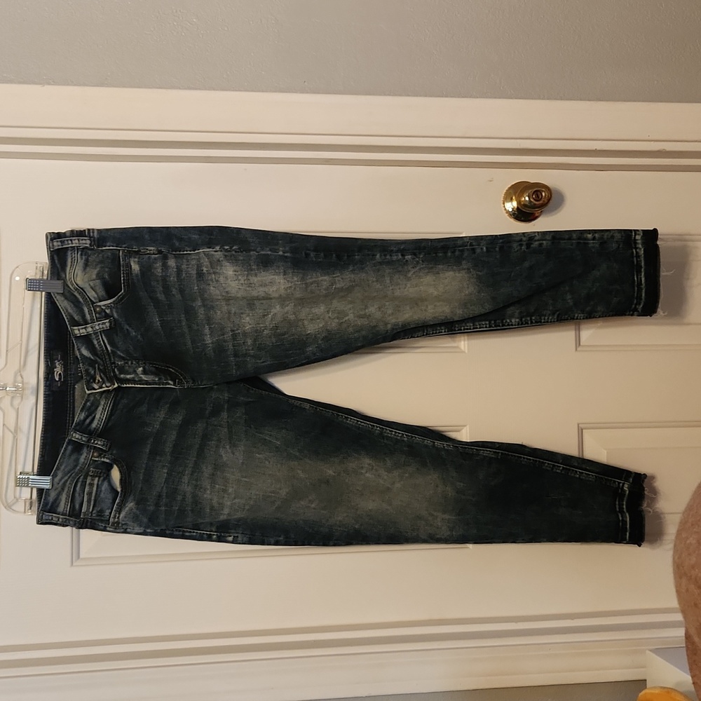 Silver Jeans Co. Aiko Cut. Sz 33/27. EUC